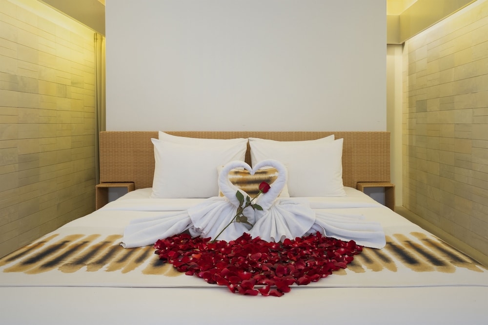 EXECUTIVE, SUITE