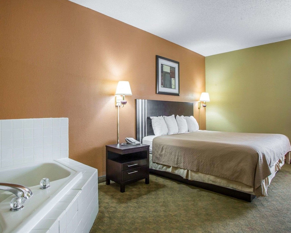 Quality Inn Merrillville 11/35