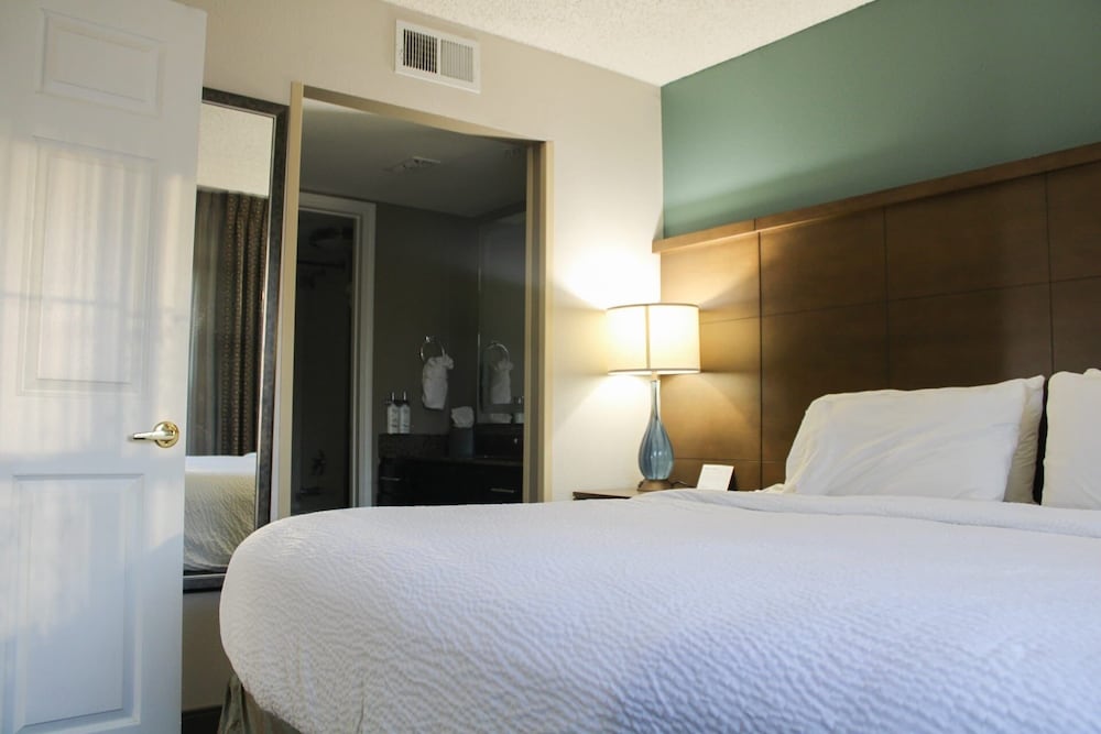 1 Bedroom, Suite, King Bed, Kitchen