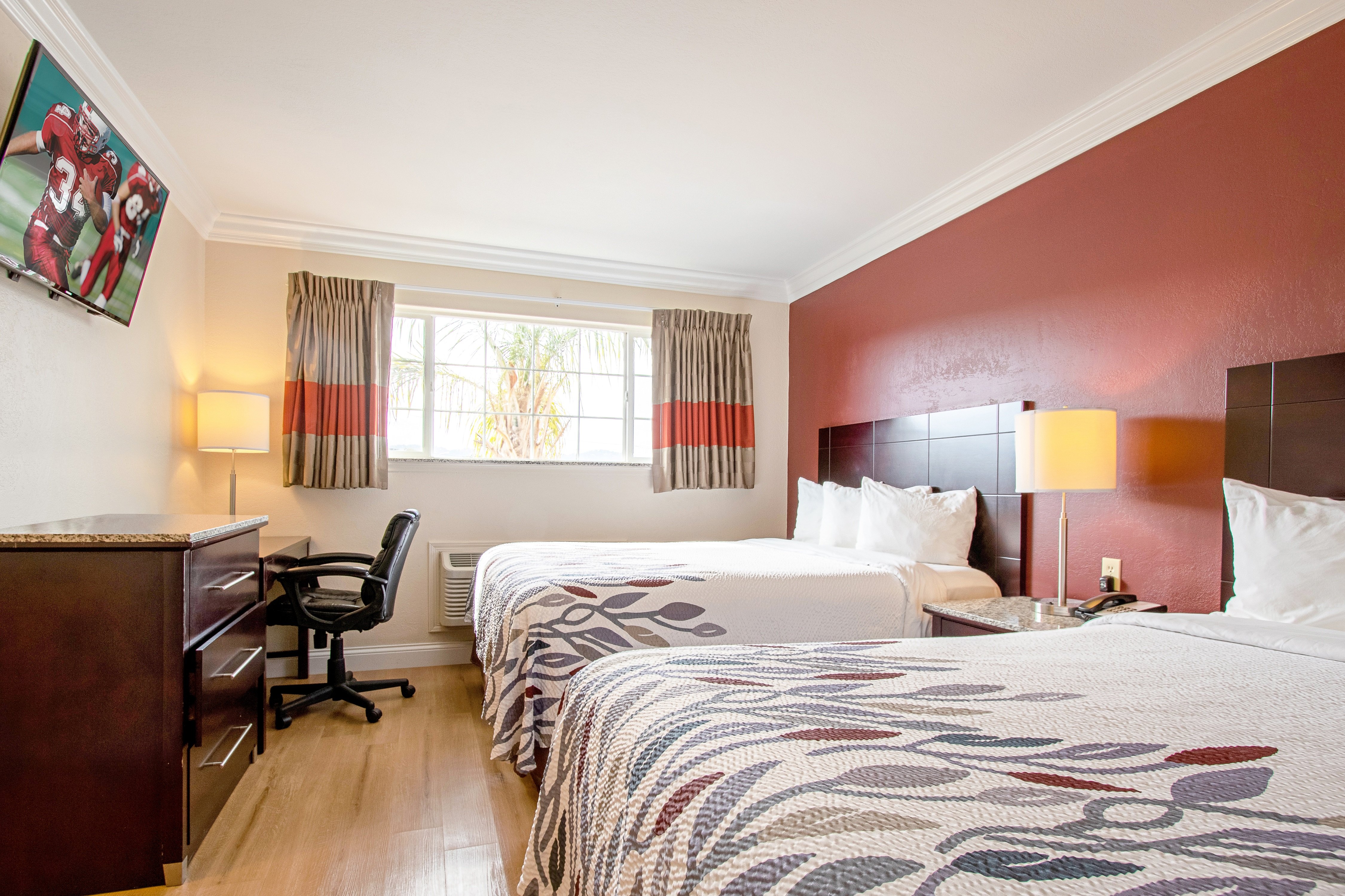 SUITE, 2 QUEEN BEDS, KITCHEN