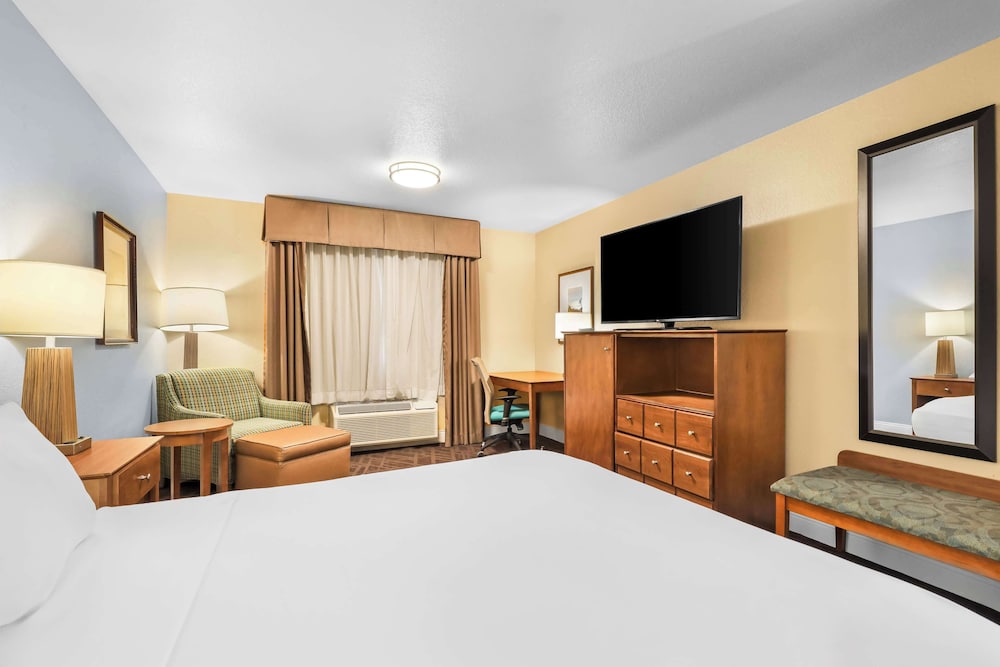 Standard, Queen Bed, Accessible