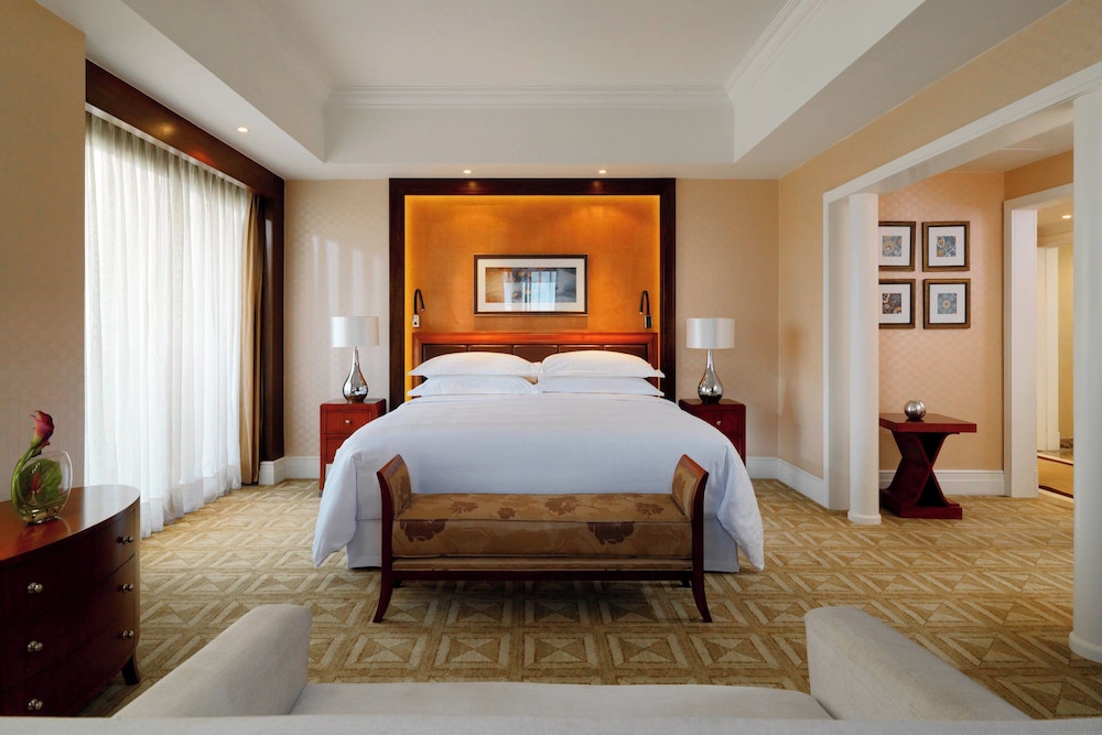 Ambassador, Club, Suite, King Bed, Lounge Access