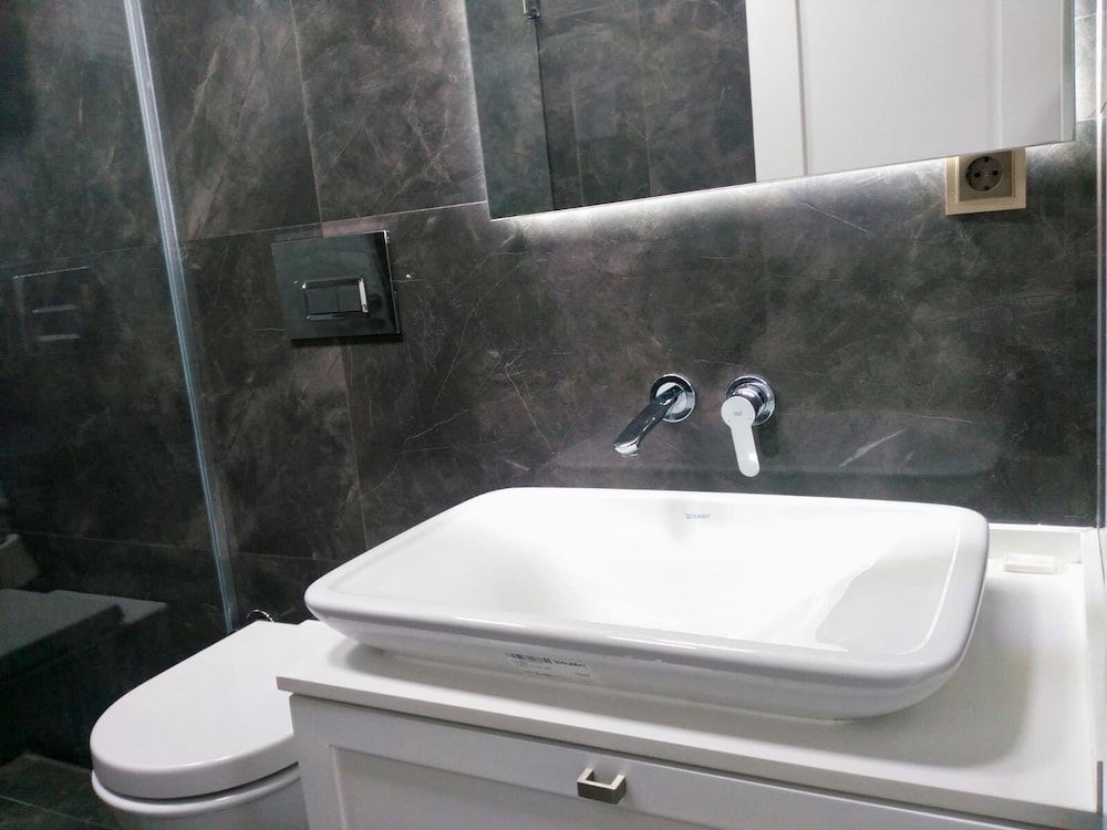 Riva Hotel Alsancak 43/47