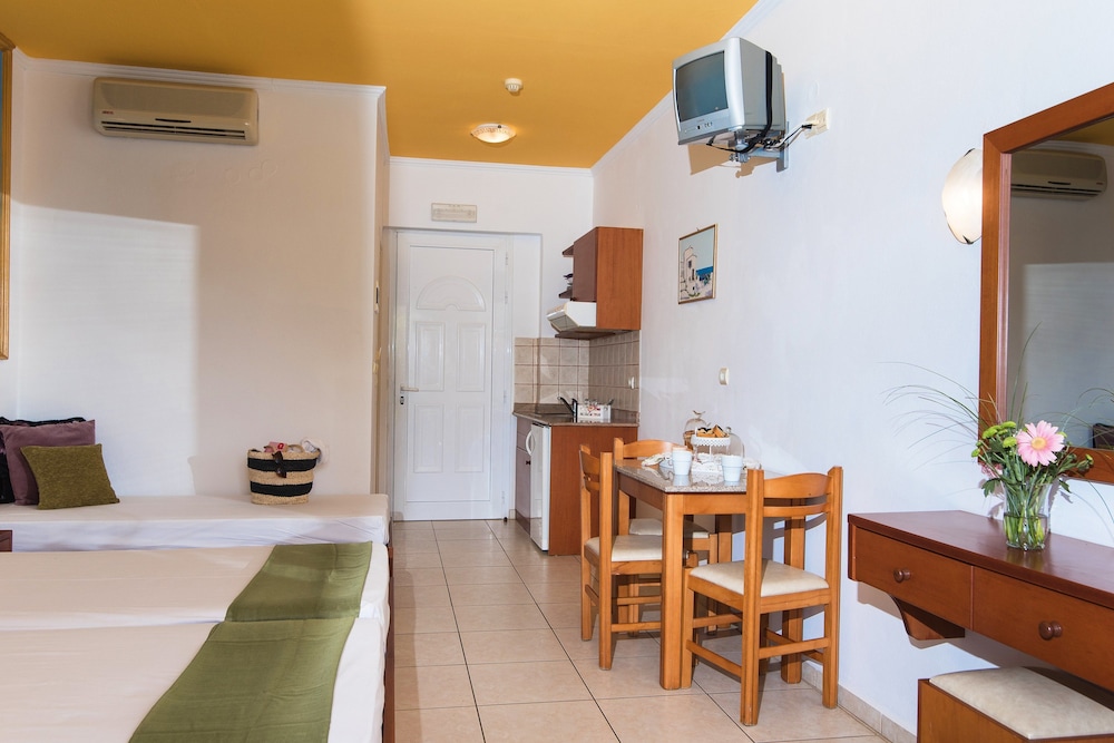 Yiannis Manos Hotel Resort 28/50