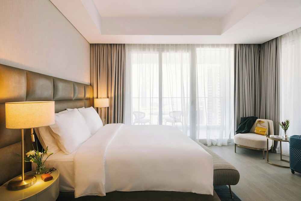 Aura Suites Downtown 12/48
