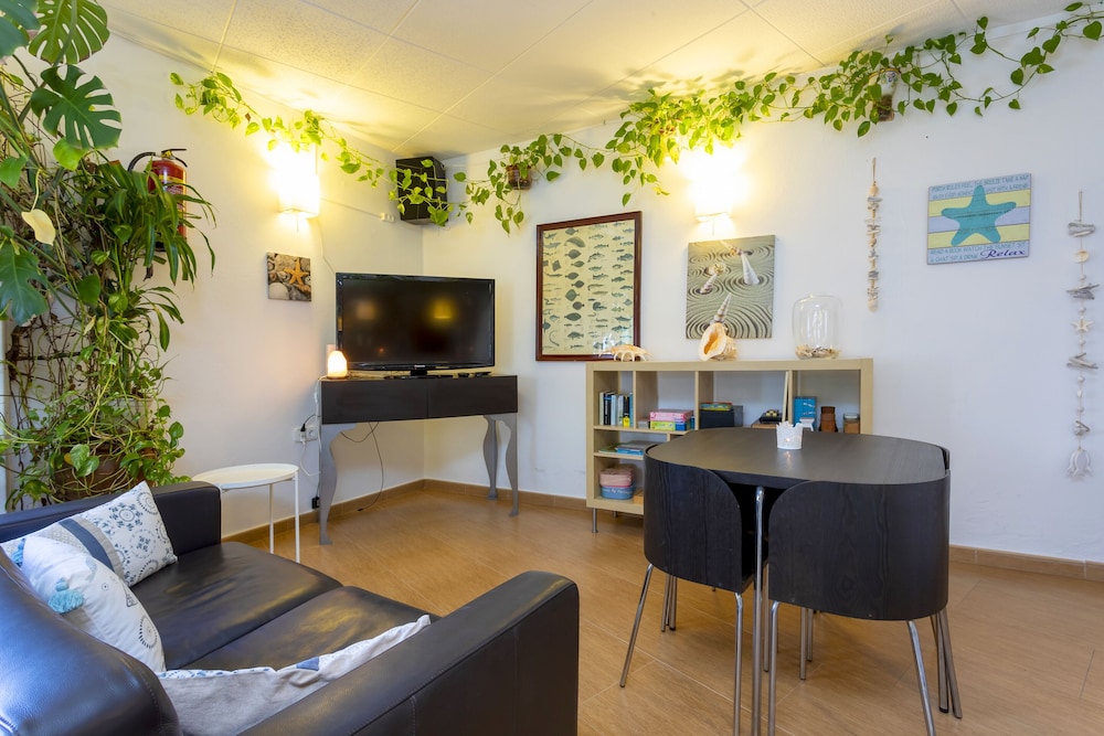 Manolita Hostal 46/71