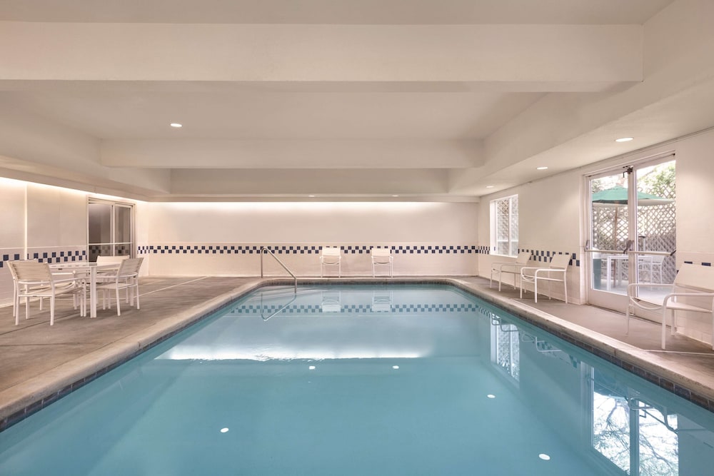 Country Inn & Suites By Radisson Fresno North CA 32/52