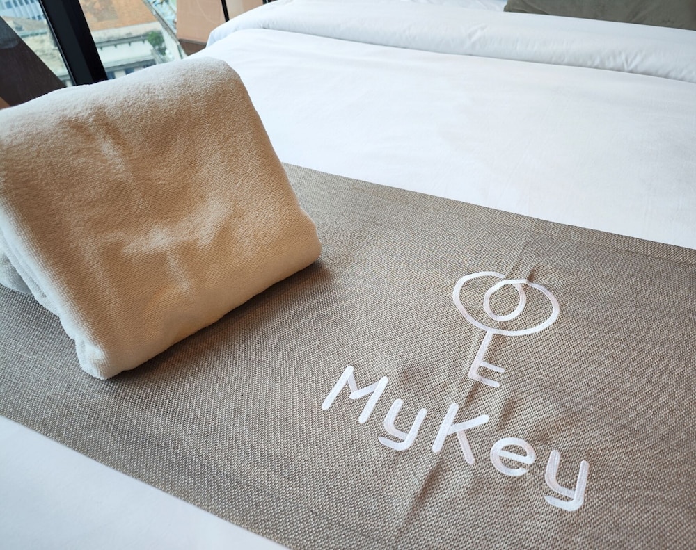 Scarletz Suites By MyKey Global photo2