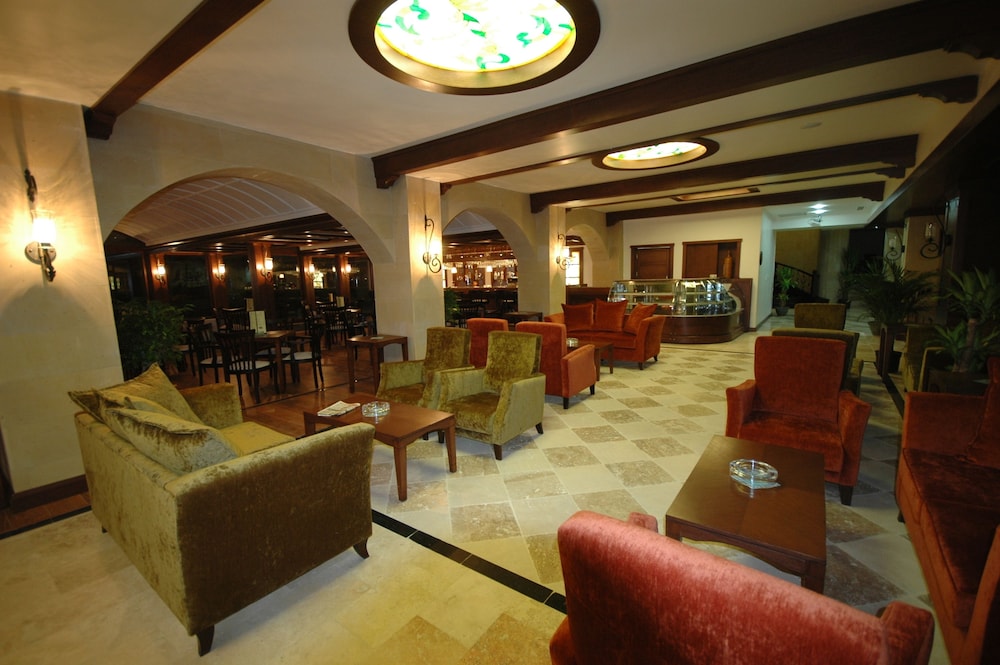 Tourist Hotel 32/63