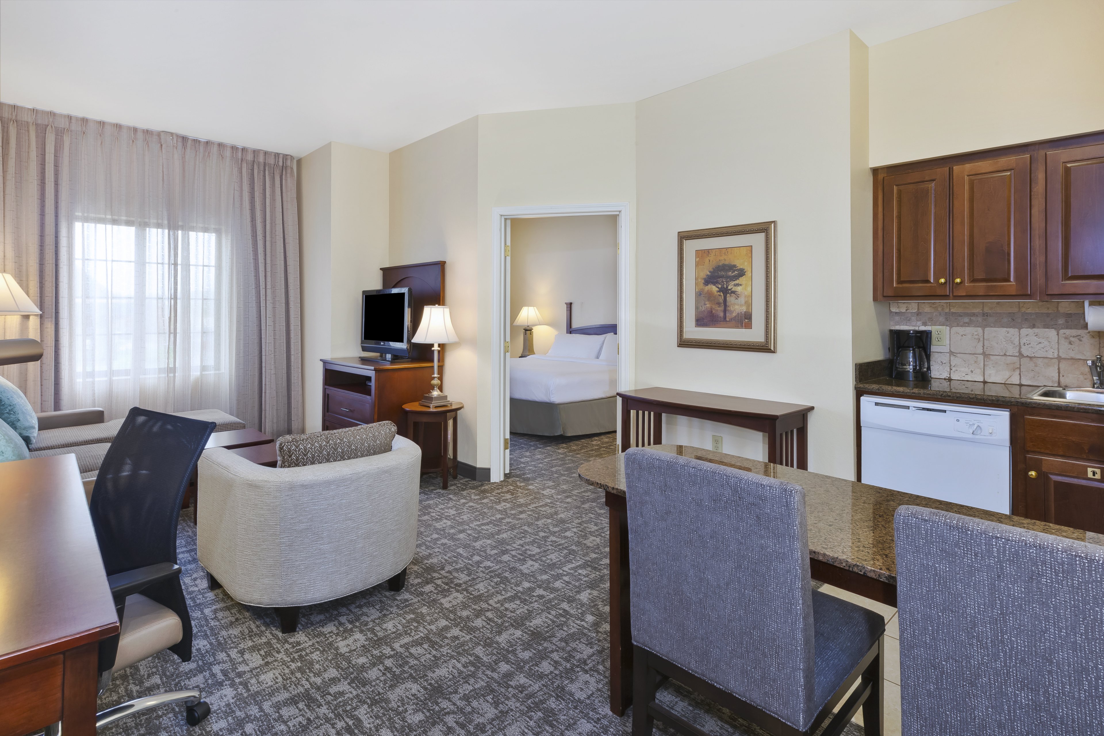 Staybridge Suites Lansing-Okemos 55/84