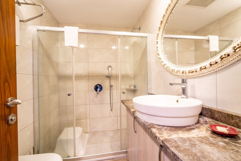 Troya Otel 49/50