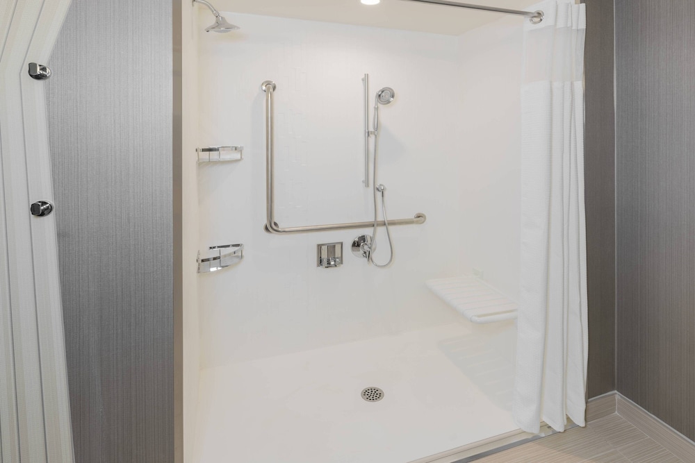 Courtyard By Marriott Burlington 12/47