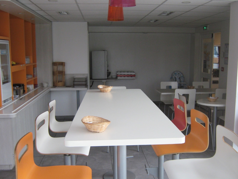 PREMIERE CLASSE TOULOUSE SUD LABEGE 39/44