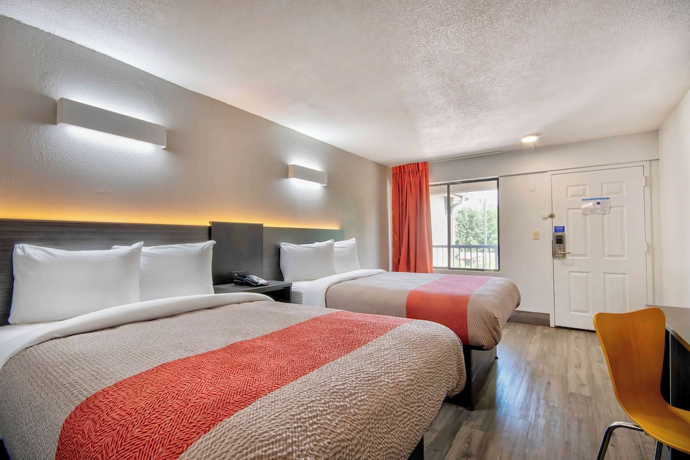 Deluxe, 2 Double Beds, Smoking
