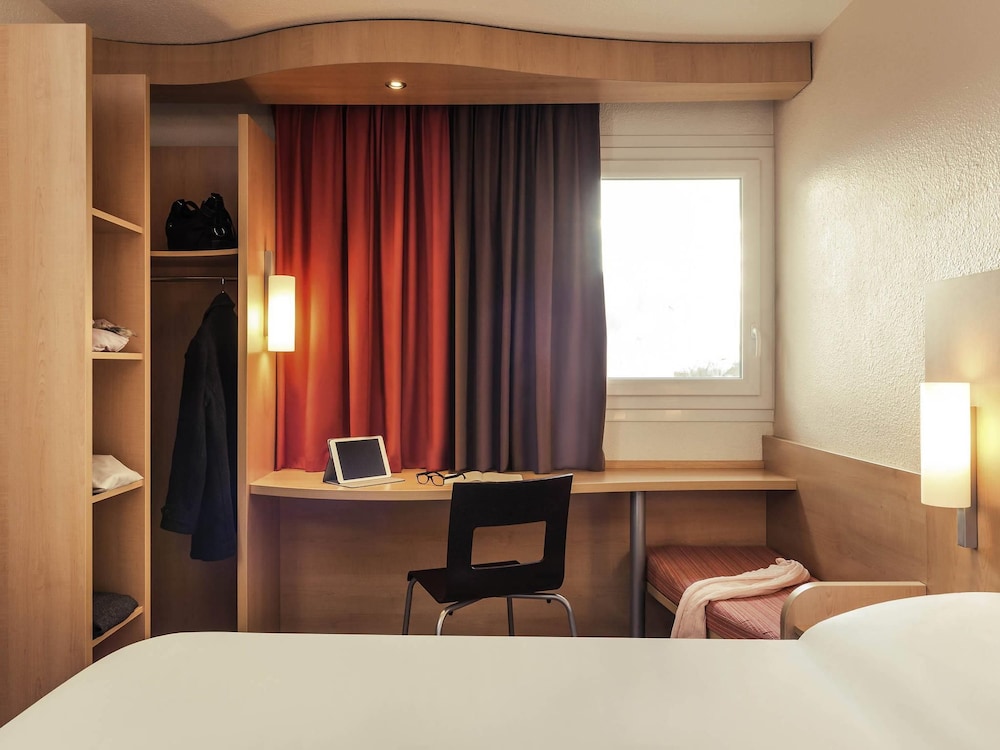 ibis Epinay sur seine Gennevilliers 29/72