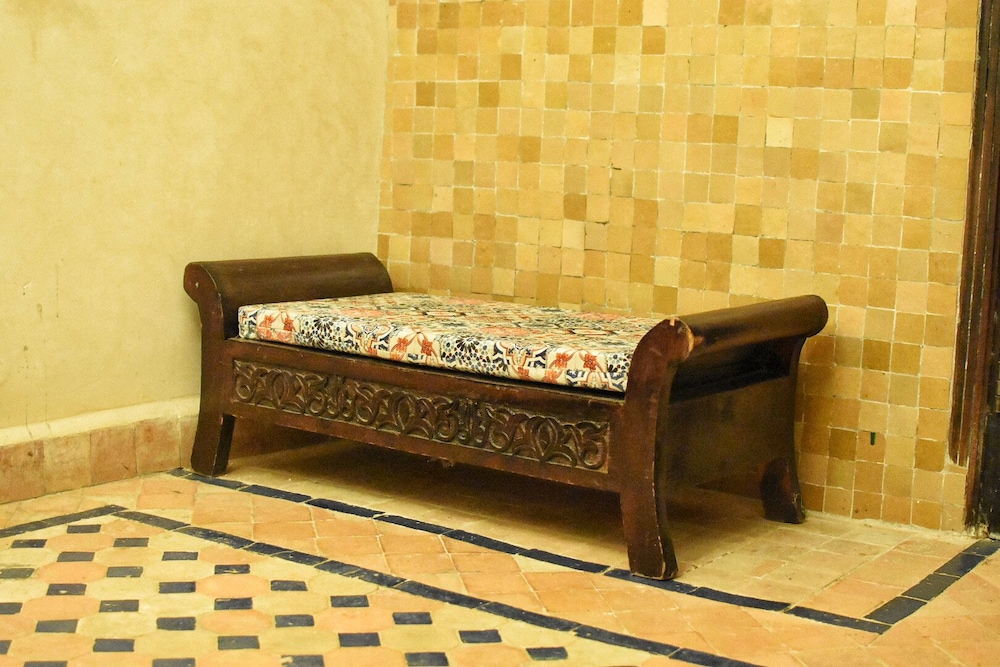 Riad Yacout 7/76