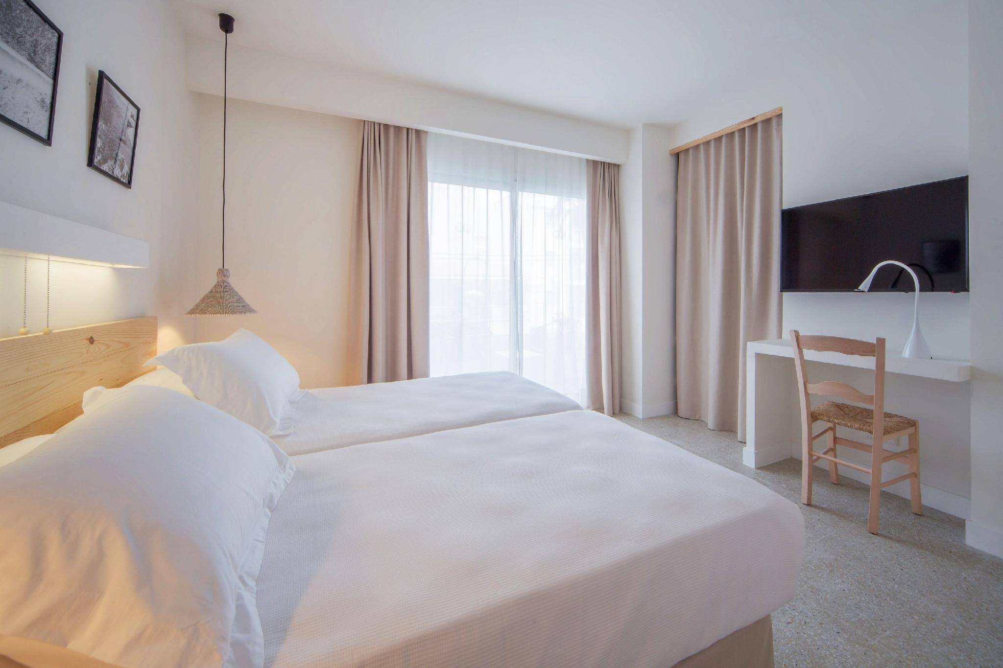 Room, Double Bed, Balcony