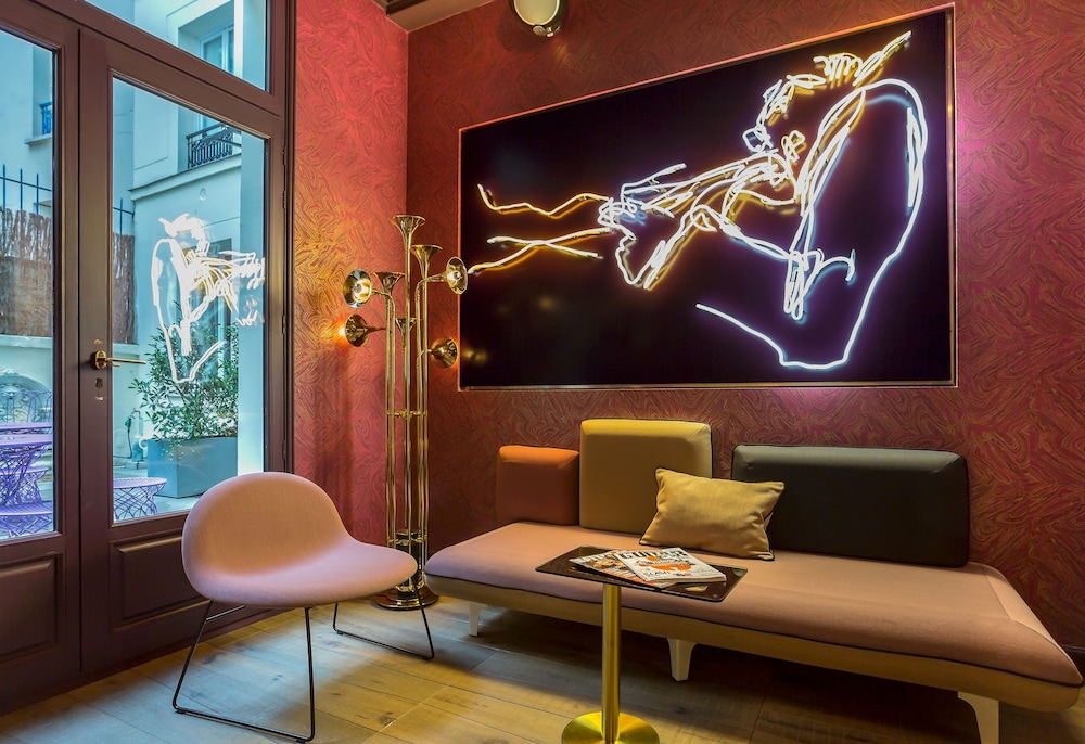 Idol Hotel 28/47
