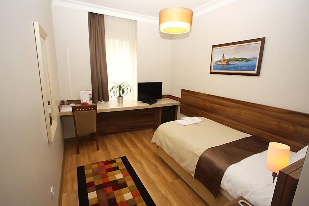 My Rose Hotel 19/44