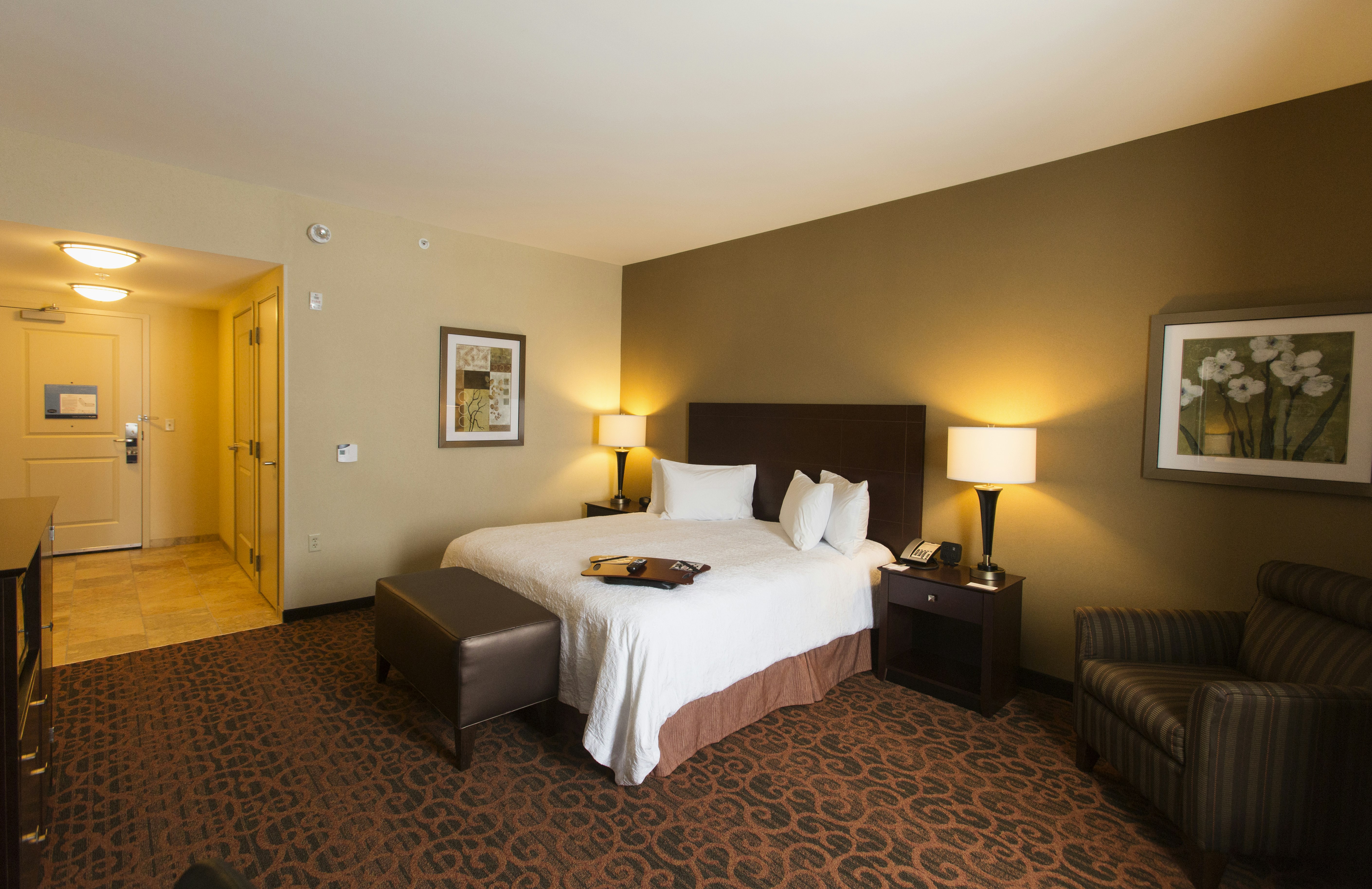 Room, King Bed, Water View, Accessible