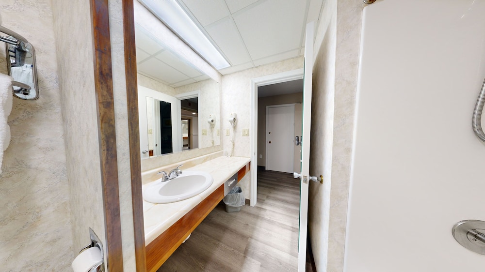 Presque Isle Inn and Convention Center 44/48