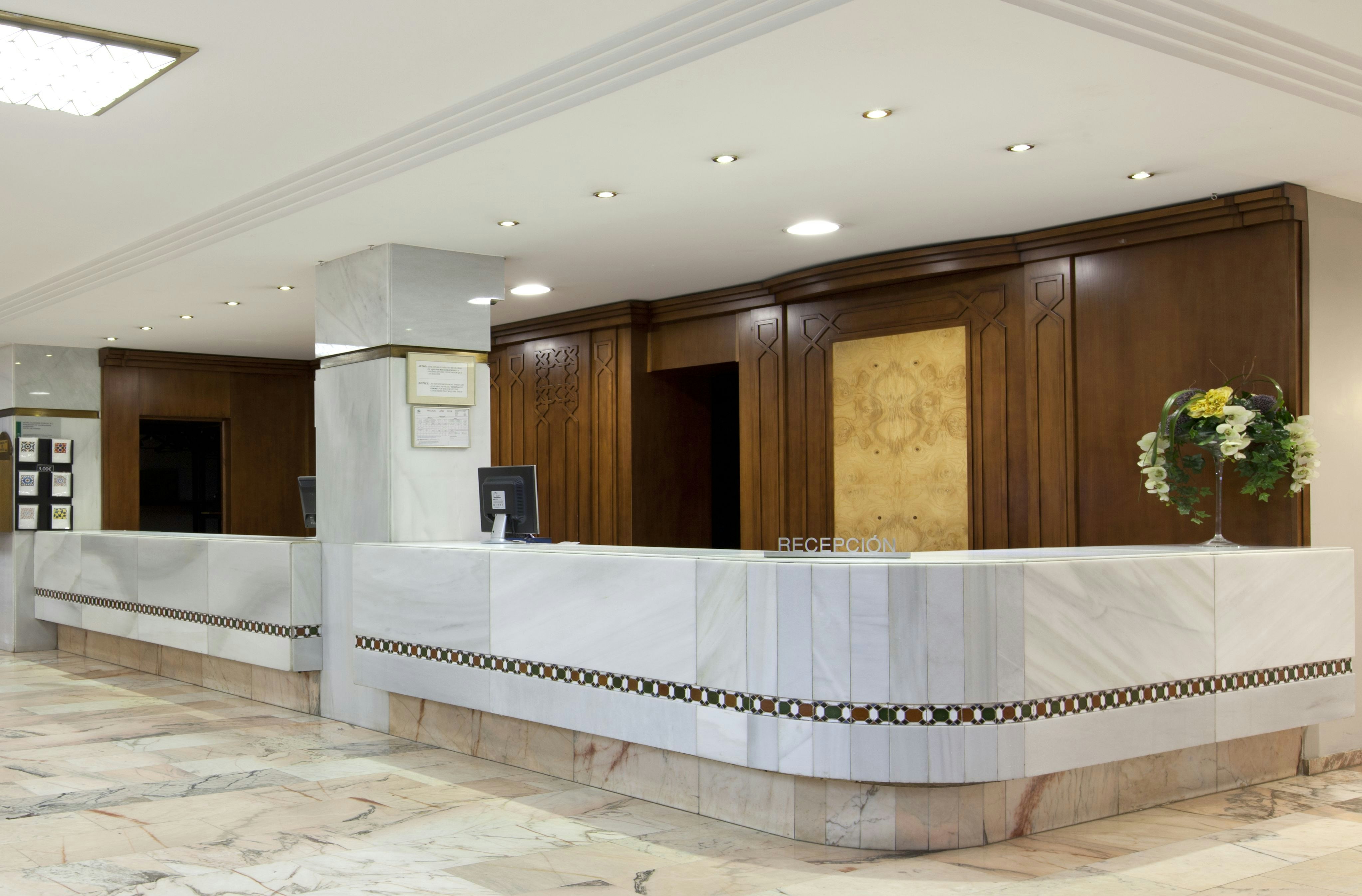 Alixares Hotel 10/82