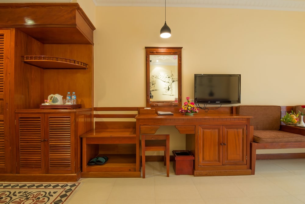 Angkor Holiday Hotel 51/58
