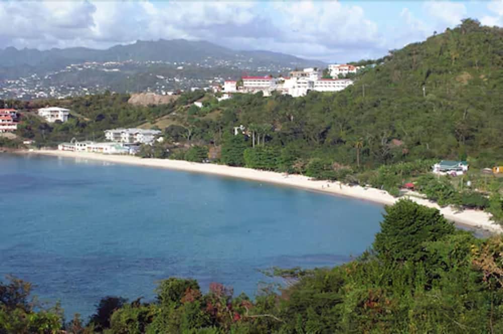Gem Holiday Beach Resort 65/69