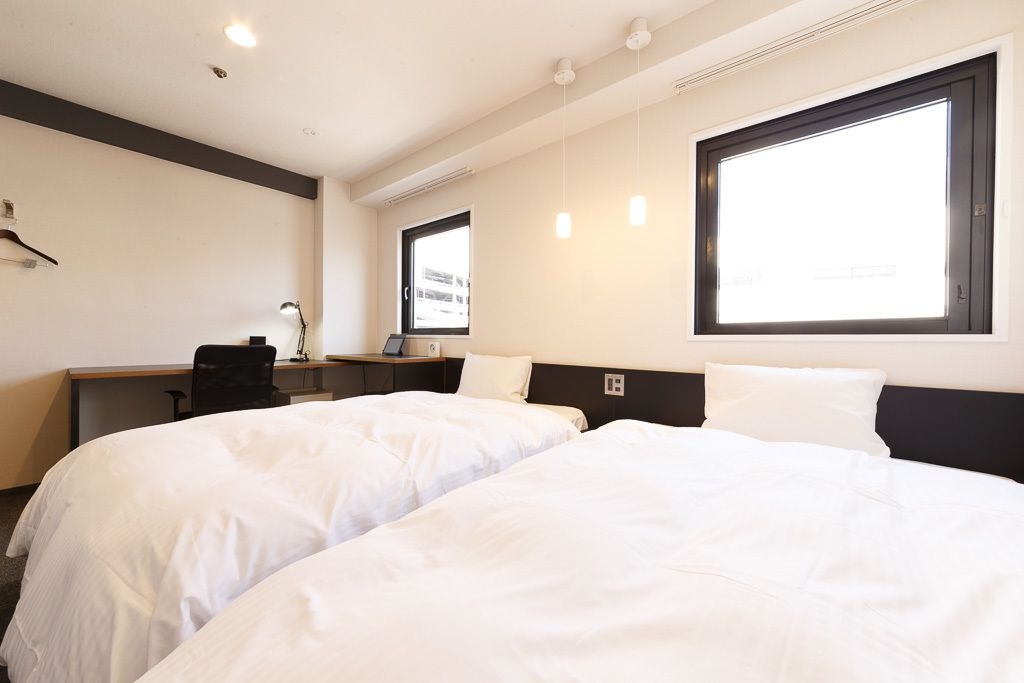 ROOM, TWIN BEDS