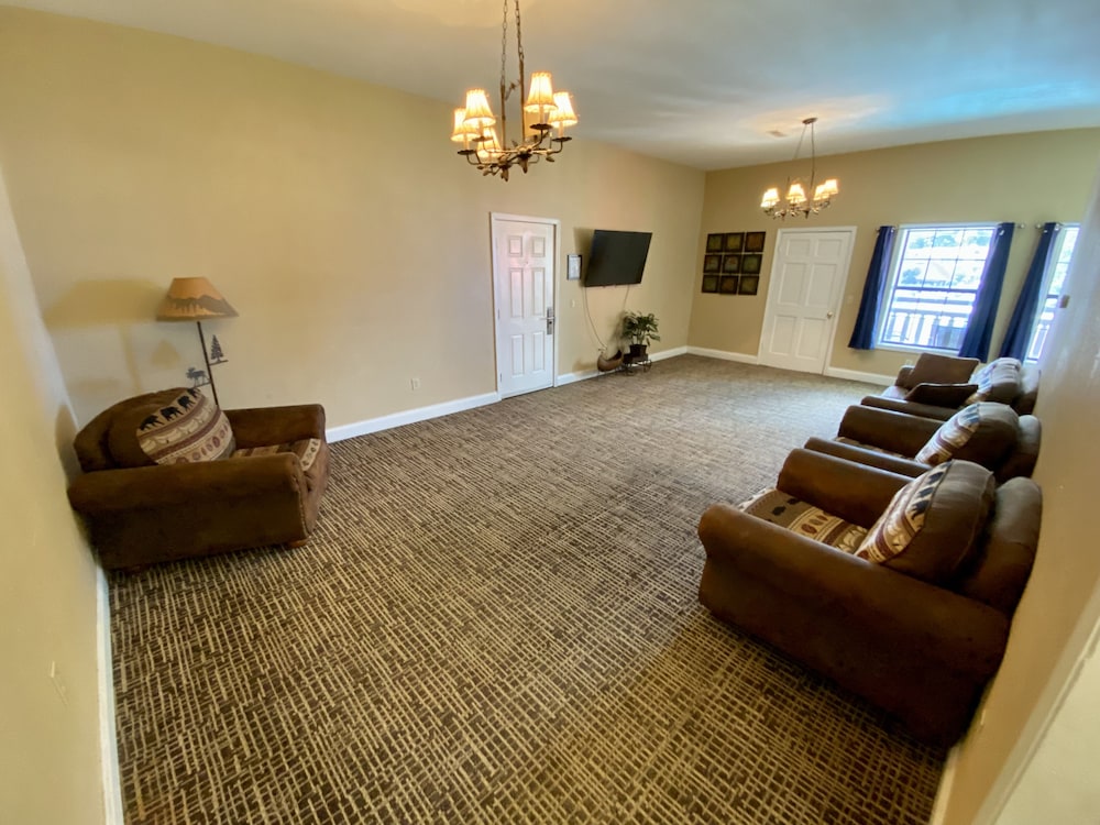 Riverchase Lodge 18/31