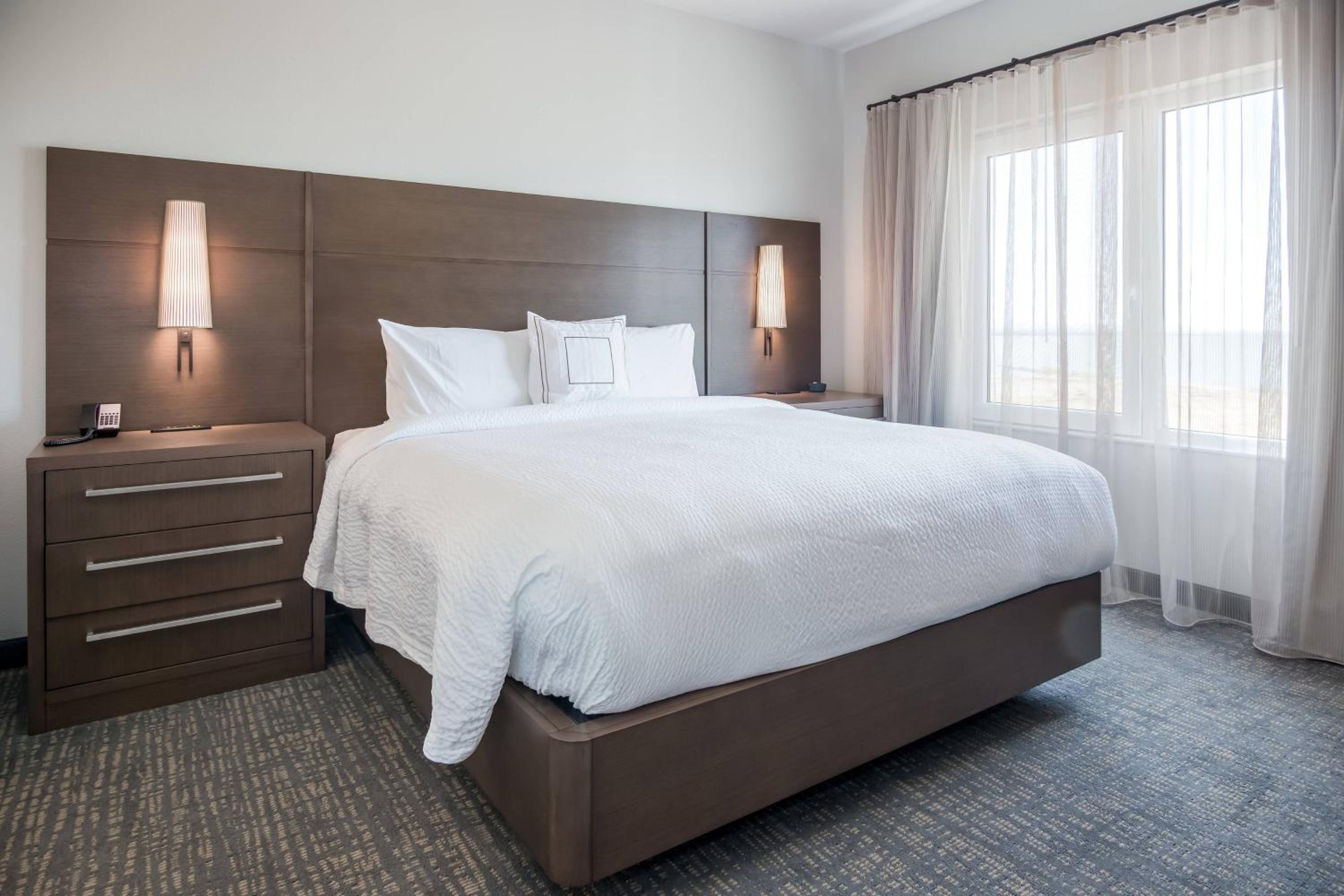 2 Bedrooms, Suite, King and Queen Bed