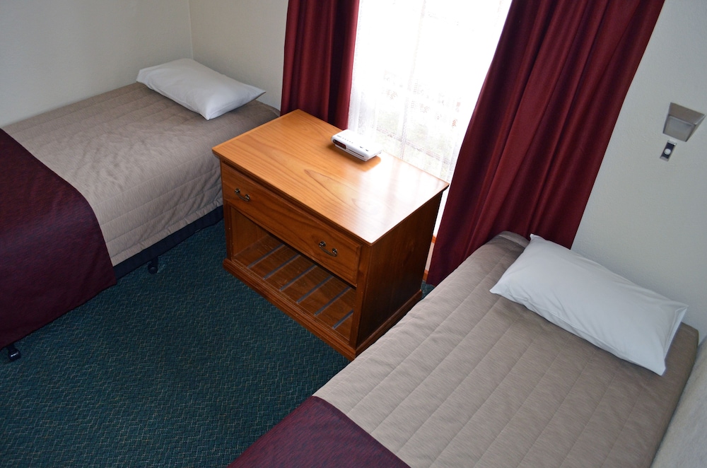 Arkana Motor Inn & Terrace Apartments 16/33