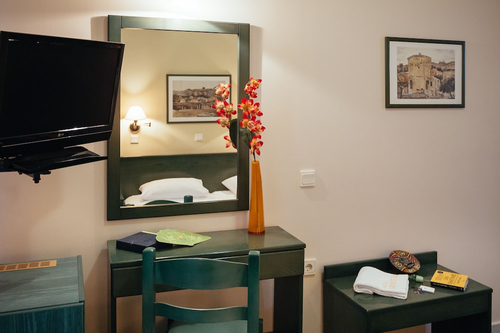 IGNATIA HOTEL 57/66