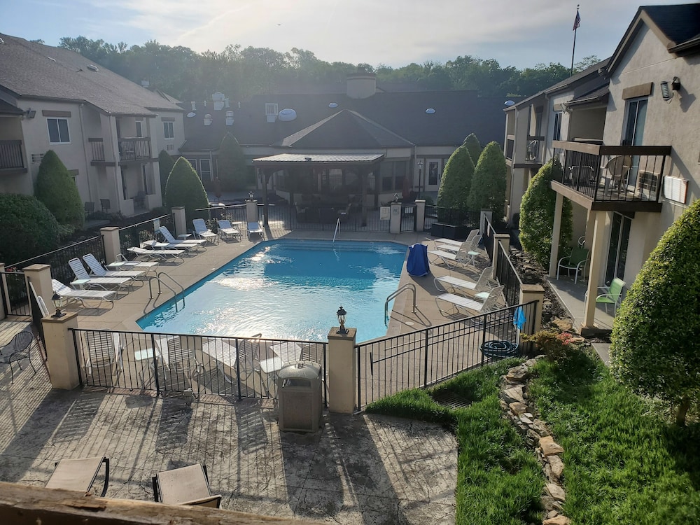Club Hotel Nashville Inn Suites 63/67