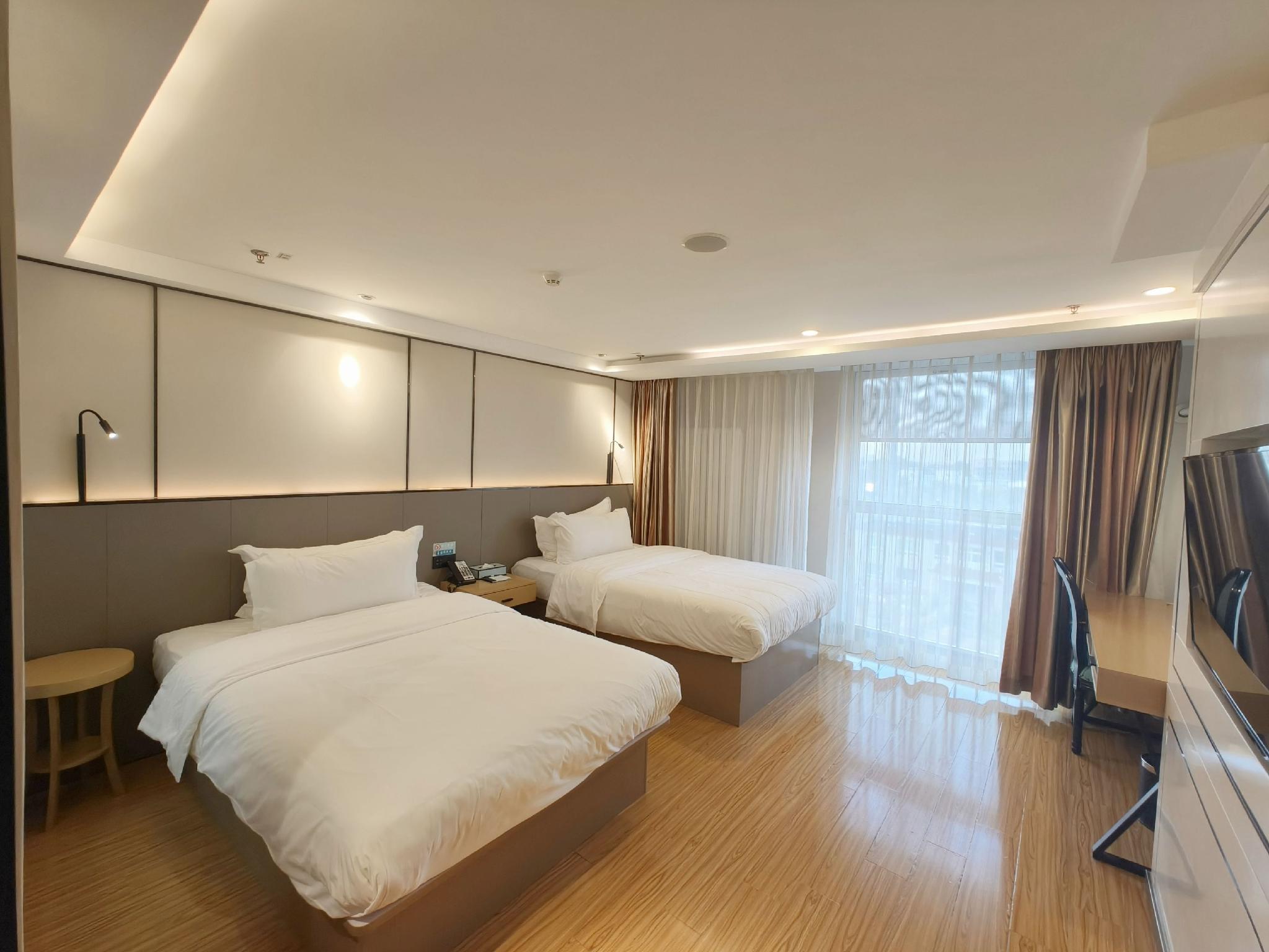 Deluxe, Twin Beds