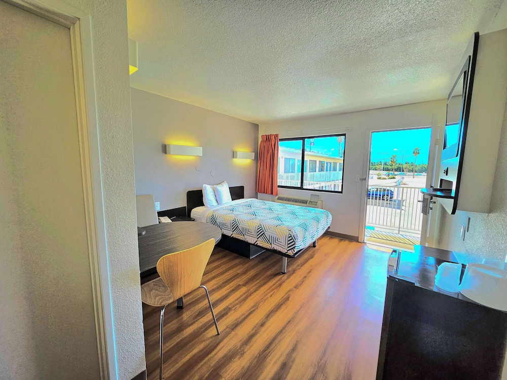 Motel6 Palm Desert, CA - Palm Springs Area 22/37