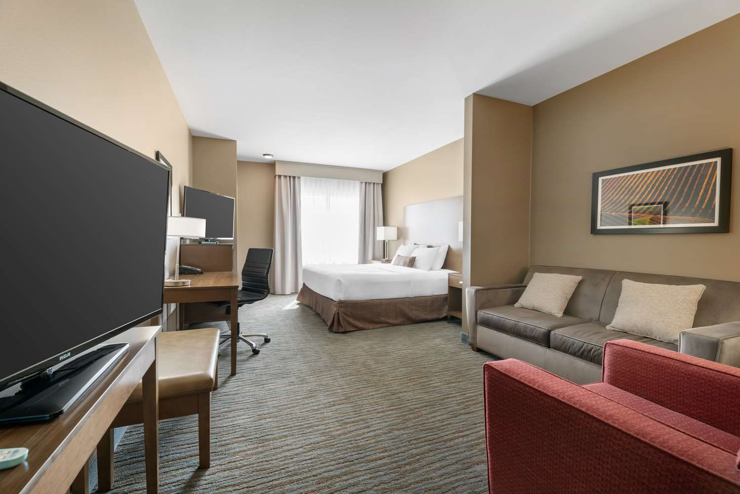 Suite, King Bed, Sofa, Bathtub, Accessible