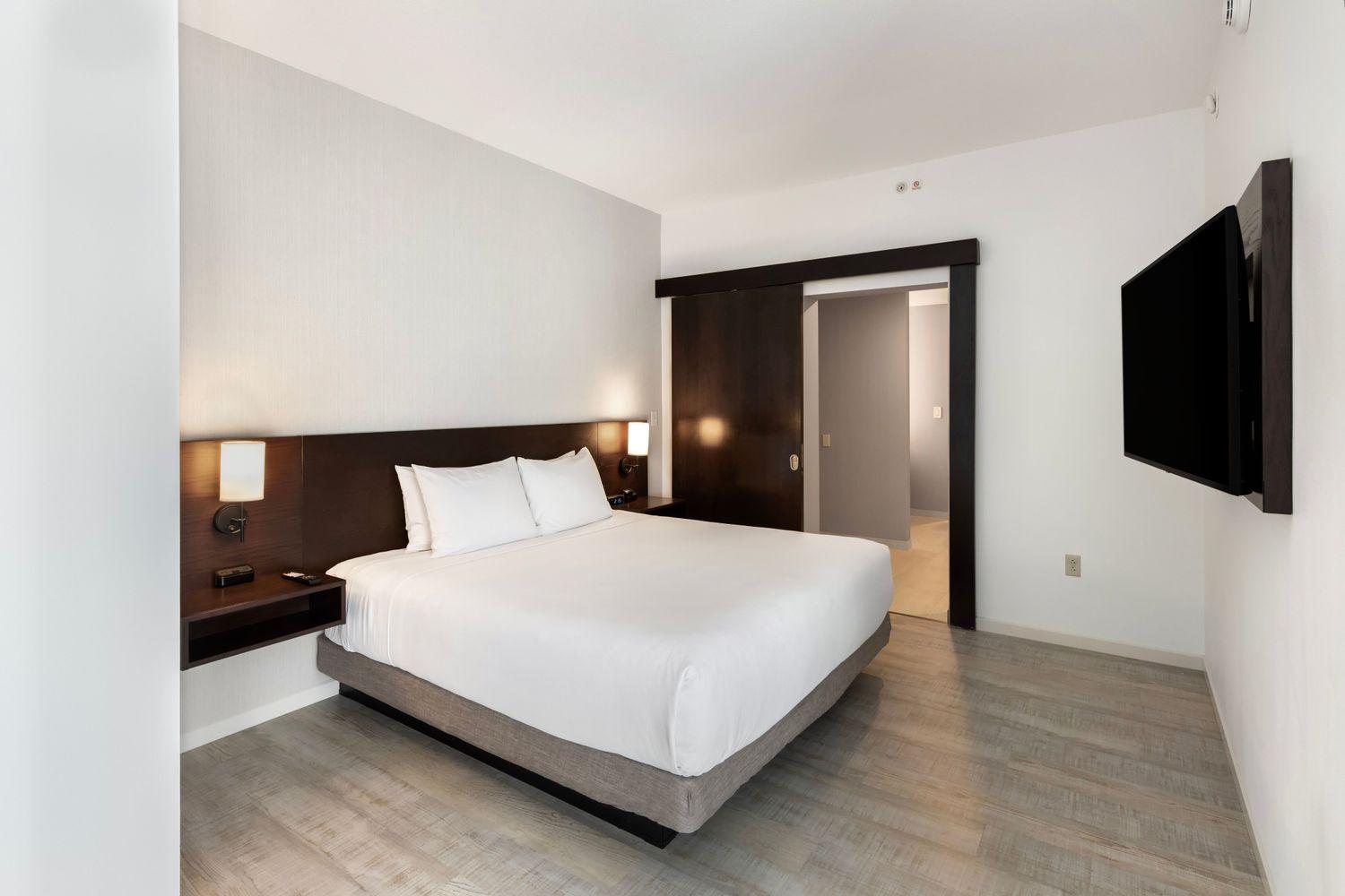 1 Bedroom, Suite, King Bed, Sofa