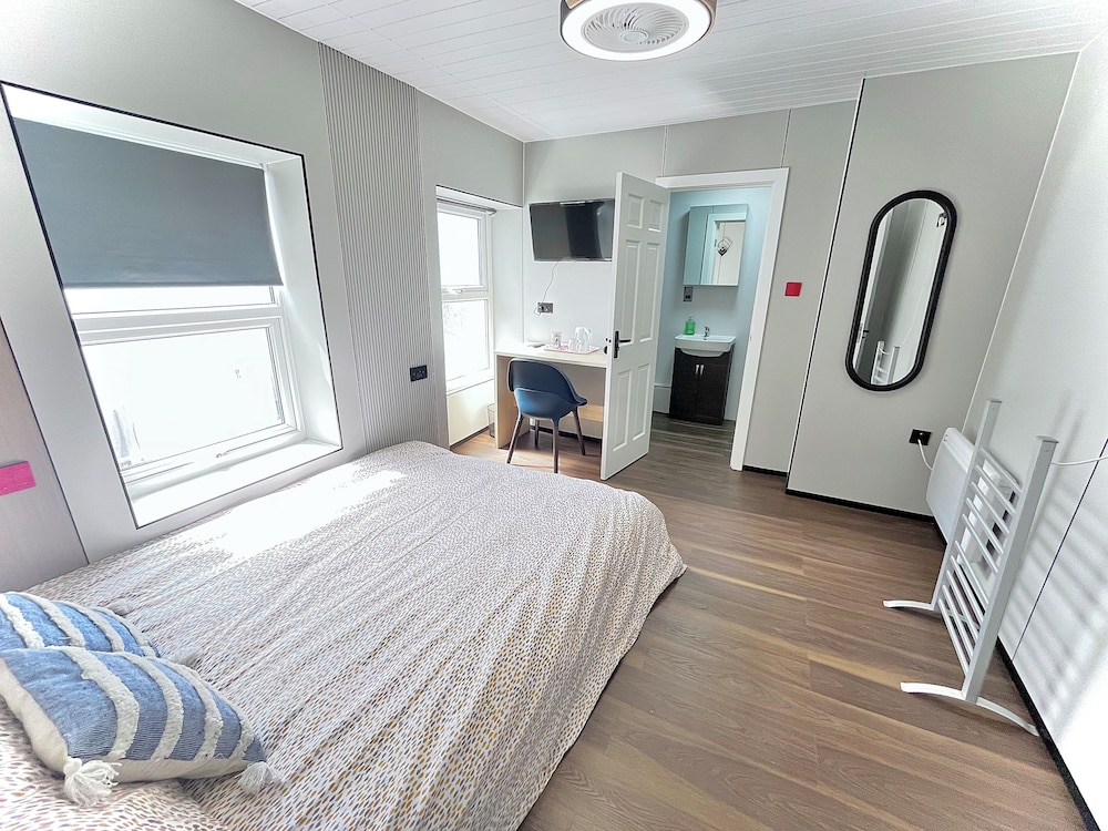 OYO Welsh Holiday Accommodation - Modern Stay 5/32