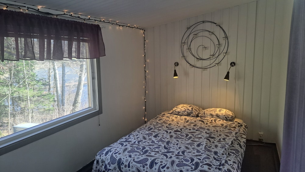 FAMILY, COTTAGE, 2 DOUBLE BEDS, LAKE SIDE, LAKE VIEW