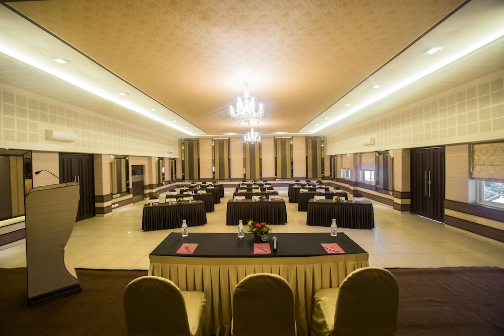 GRAND PALACE HOTEL AND SPA 28/50