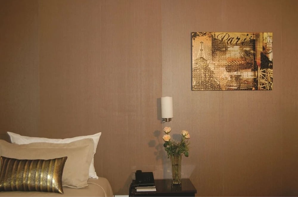 De La Cite Hotel 6/21