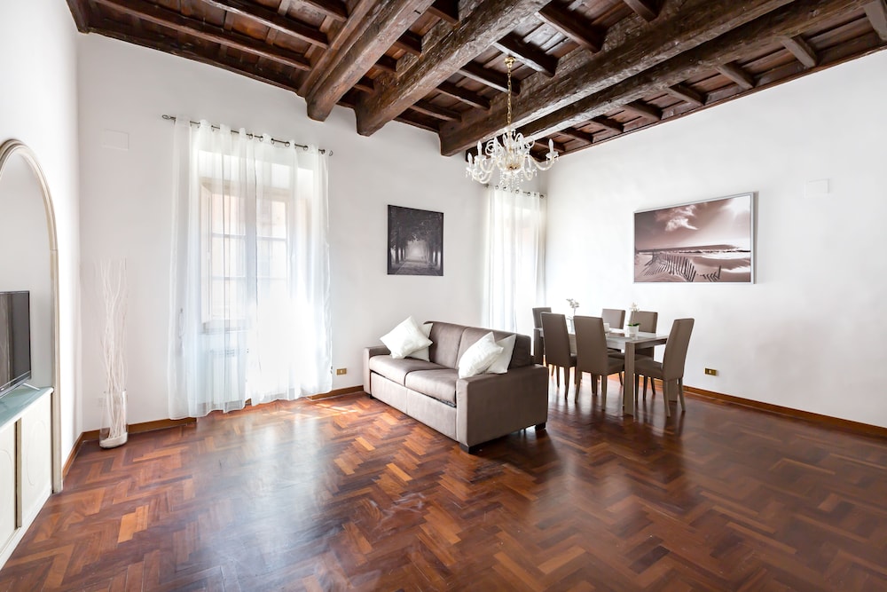 The Sistina Suite 28/46