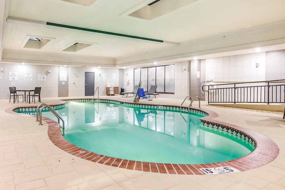 Holiday Inn Express and Suites Longview North 36/58