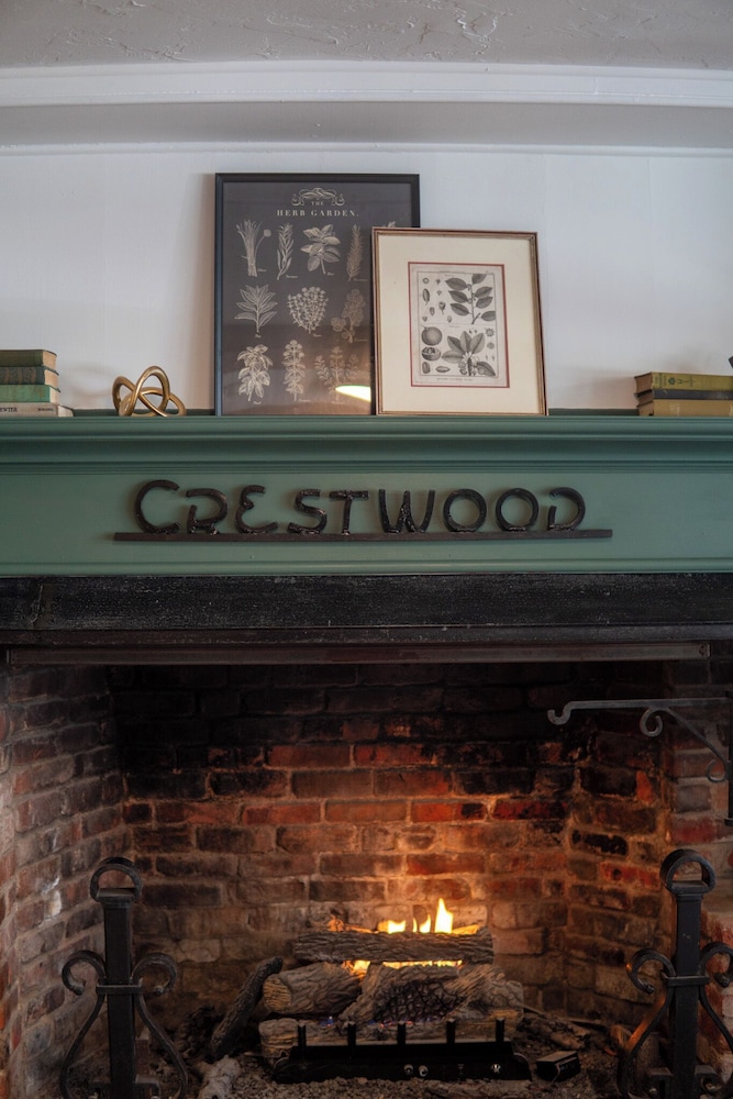 The Inn at Crestwood 3/65