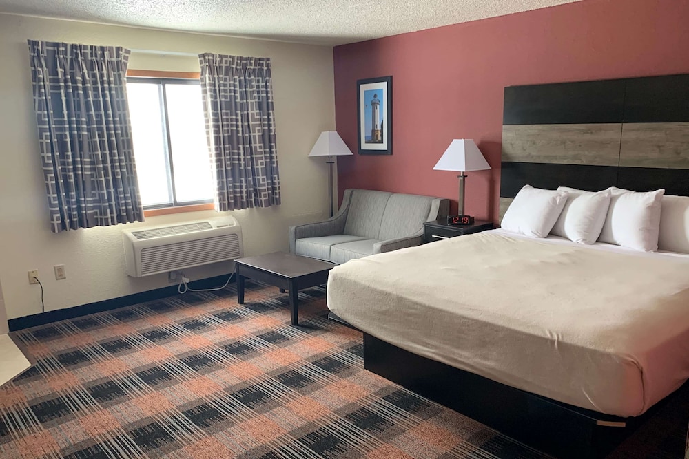 Baymont by Wyndham Waupun 7/31