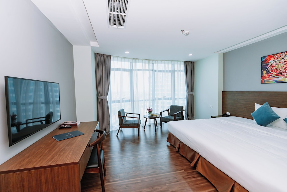 DELUXE, LAKE VIEW