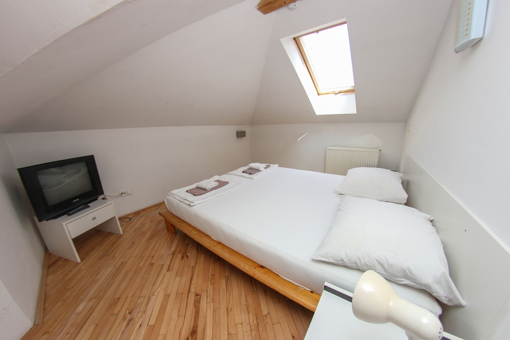 ECONOMY, QUEEN BED, GARDEN VIEW