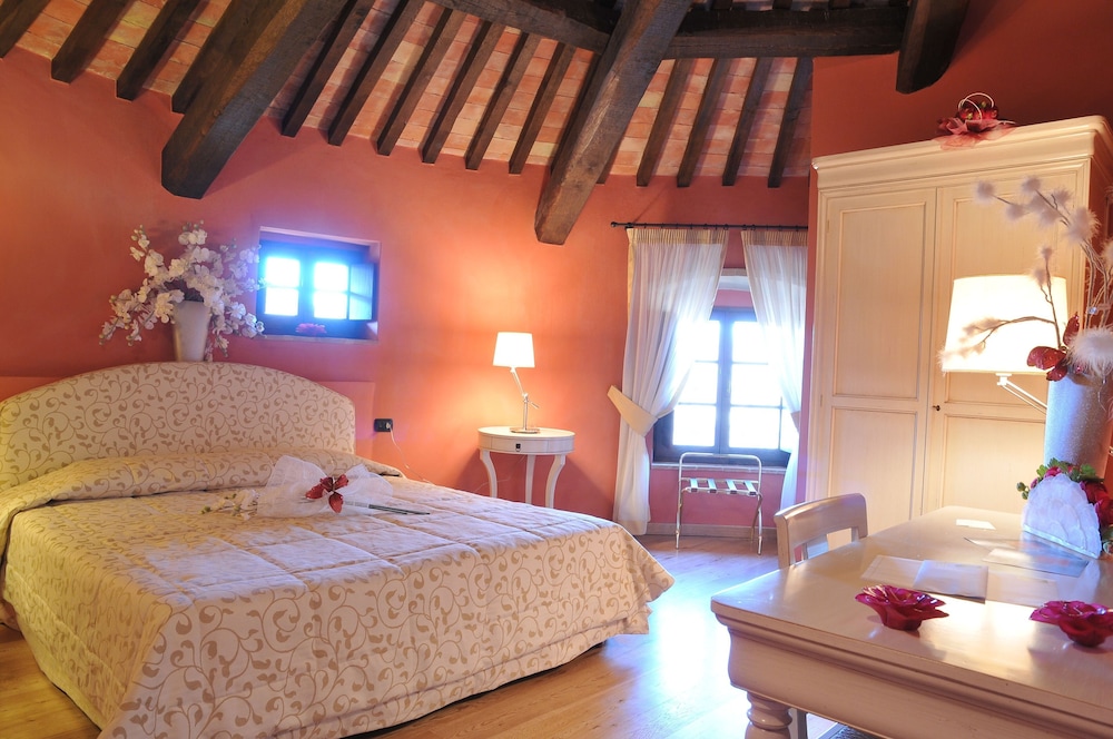 Deluxe, Queen Bed, Castello di Baccaresca 3/10