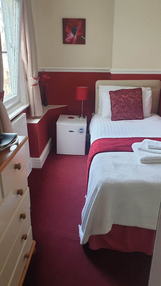 All Seasons Guest House 12/38